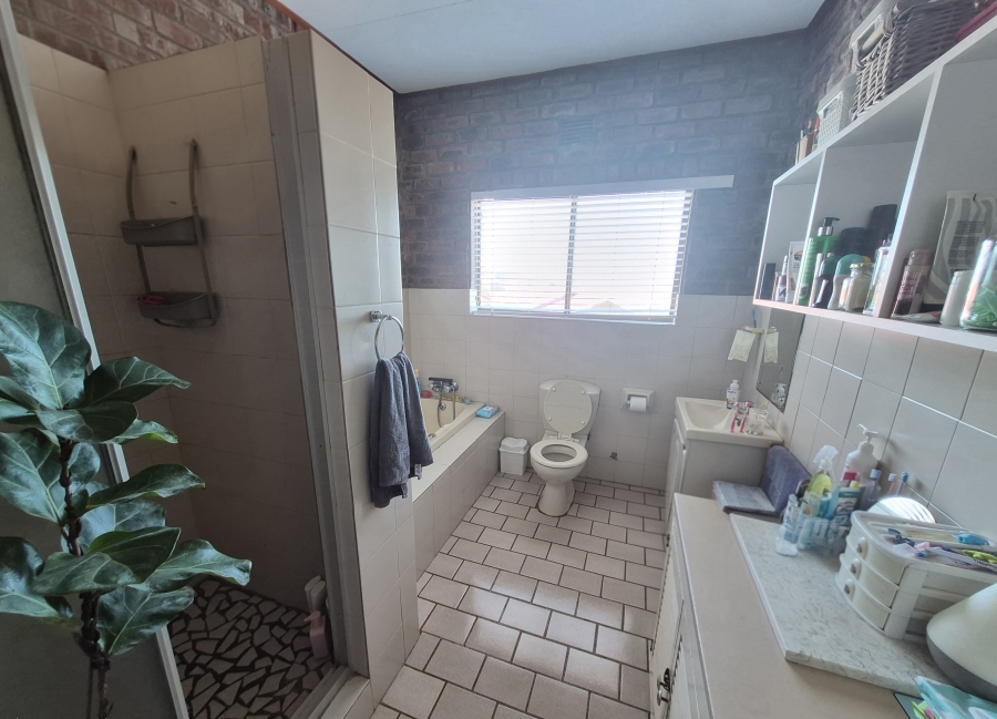 5 Bedroom Property for Sale in Dana Bay Western Cape